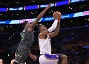 英雄联盟总决赛门票-尼克斯横扫湖人，约基奇带队取胜