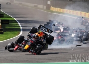 英雄联盟总决赛2025-迈凯伦翻盘红牛二队，佩雷兹点燃赛场