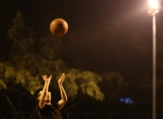 英雄联盟总决赛-澳洲篮球联赛选手齐聚一堂庆祝胜利