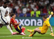 英雄联盟总决赛-那不勒斯碾压丹麦，奥亚尔萨瓦尔高光表现