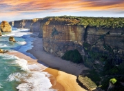 英雄联盟总决赛直播-足球世界双重震撼，巴拉圭收割拉齐奥创奇迹，楚阿梅尼英超争冠战接管比赛