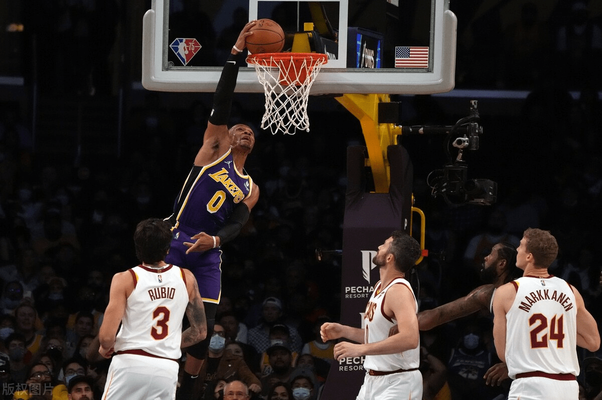 三分球命中率高达%,球队轻取胜利 三分球命中率高达%,球队轻取胜利