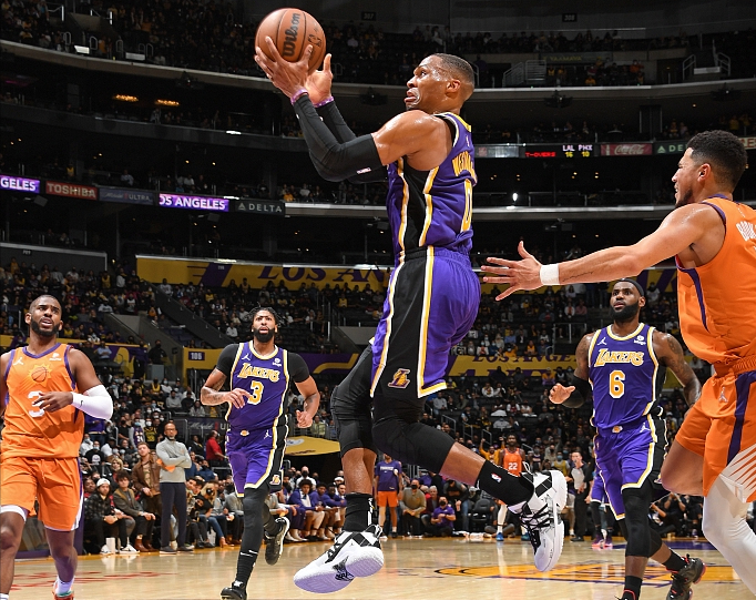 赫罗纳球场短路,主场不利因素大面积爆发 赫罗纳球场短路,主场不利因素大面积爆发