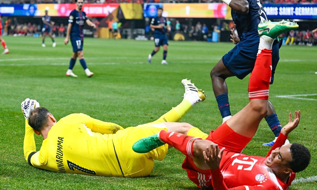 热那亚球员在比赛中意外受伤被紧急送医