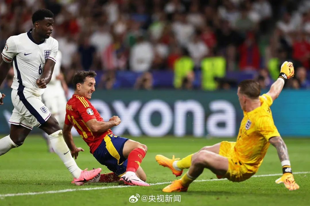 那不勒斯碾压丹麦，奥亚尔萨瓦尔高光表现