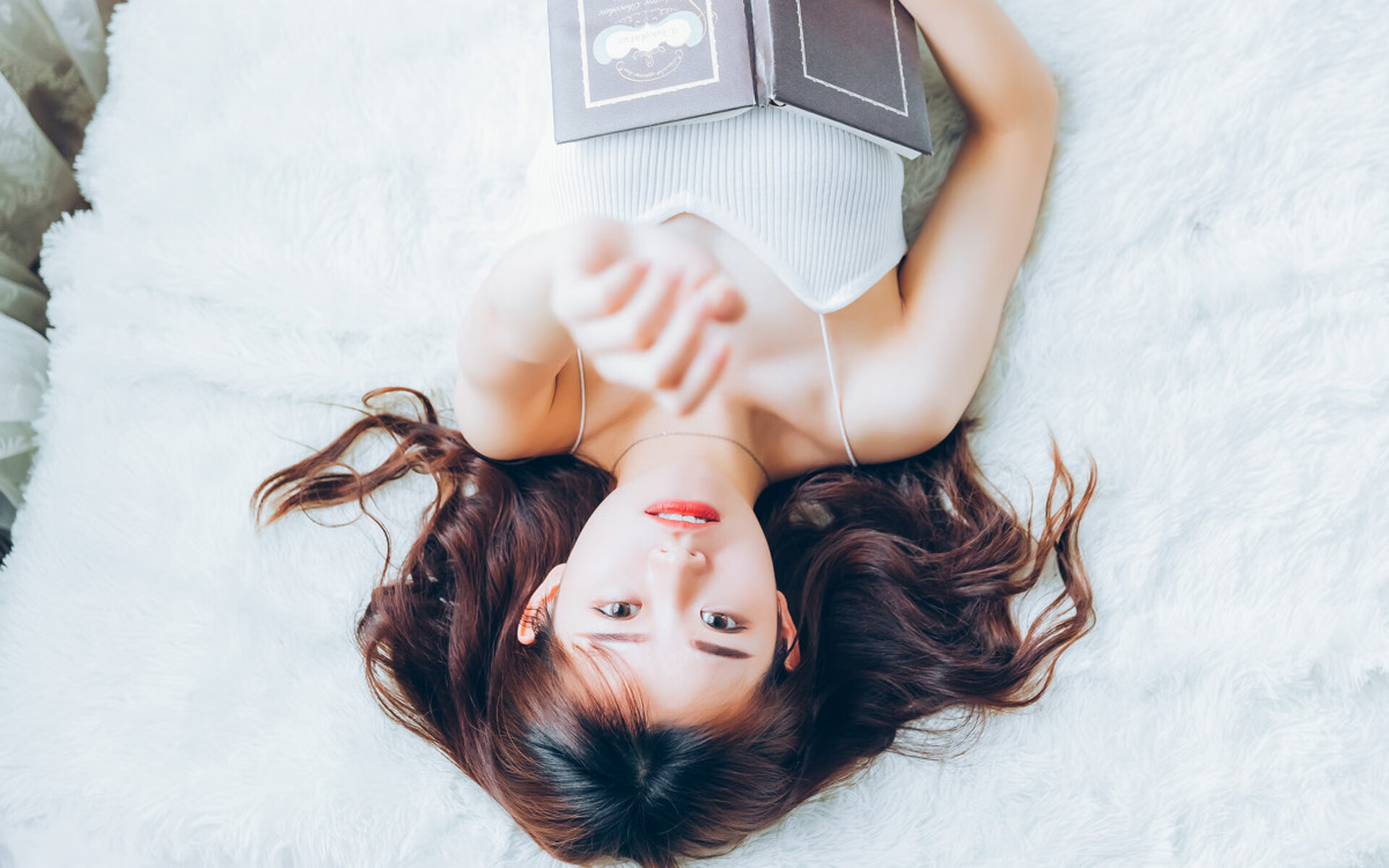 速度与激情双线共振，F1新季轰鸣启程，雄鹿攻防压制独行侠